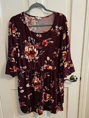 Sweet Lovely by Jen Floral Tunic Top in Plum and Cream